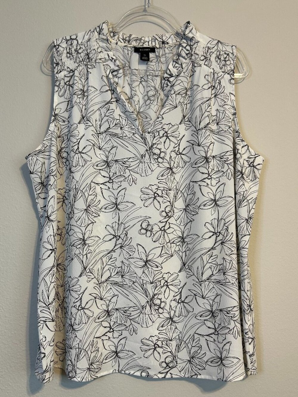 Halogen 2X White Black Floral Sleeveless Blouse Ruffle Neck